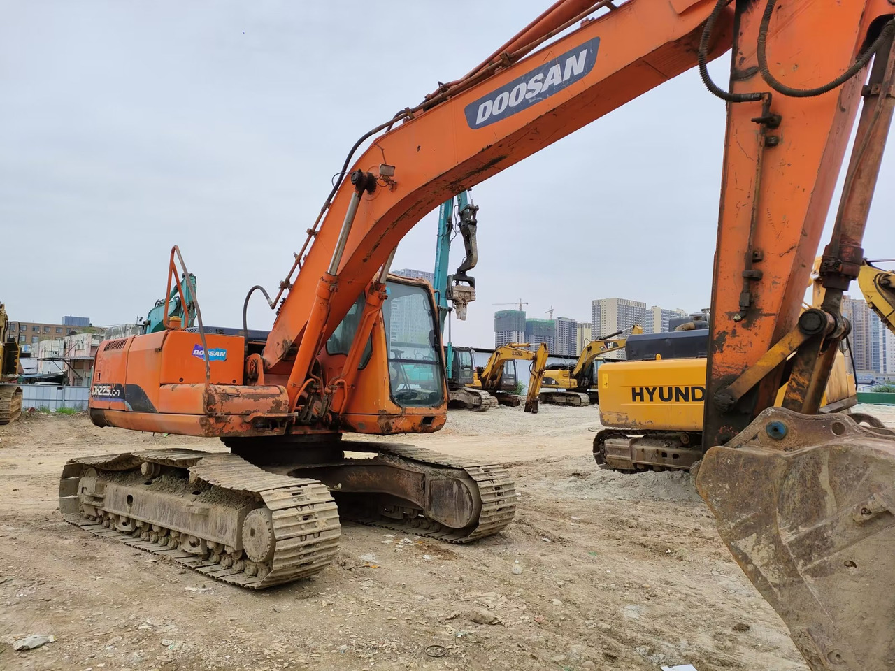 DOOSAN DH225LC-7 - Pelle sur chenille: photos 3 DOOSAN DH225LC-7 - Pelle sur chenille: photos 3