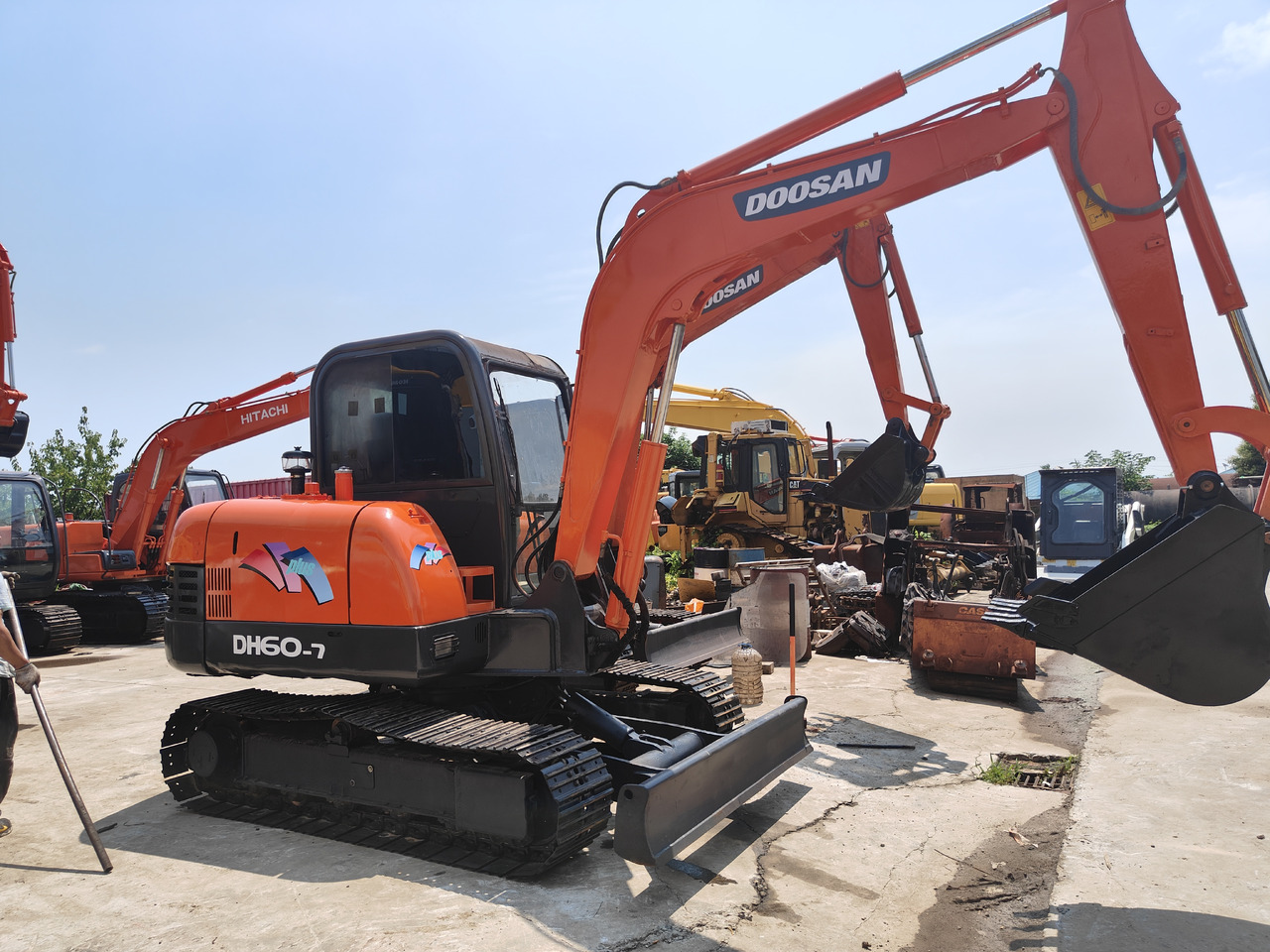DOOSAN DH60-7 - Pelle sur chenille: photos 1 DOOSAN DH60-7 - Pelle sur chenille: photos 1