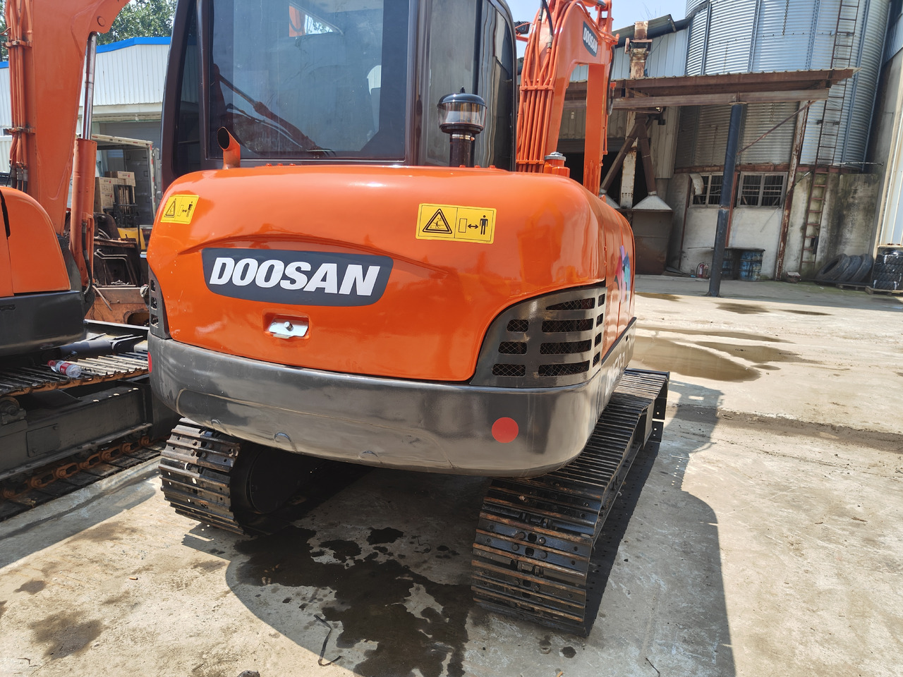 DOOSAN DH60-7 - Pelle sur chenille: photos 3 DOOSAN DH60-7 - Pelle sur chenille: photos 3