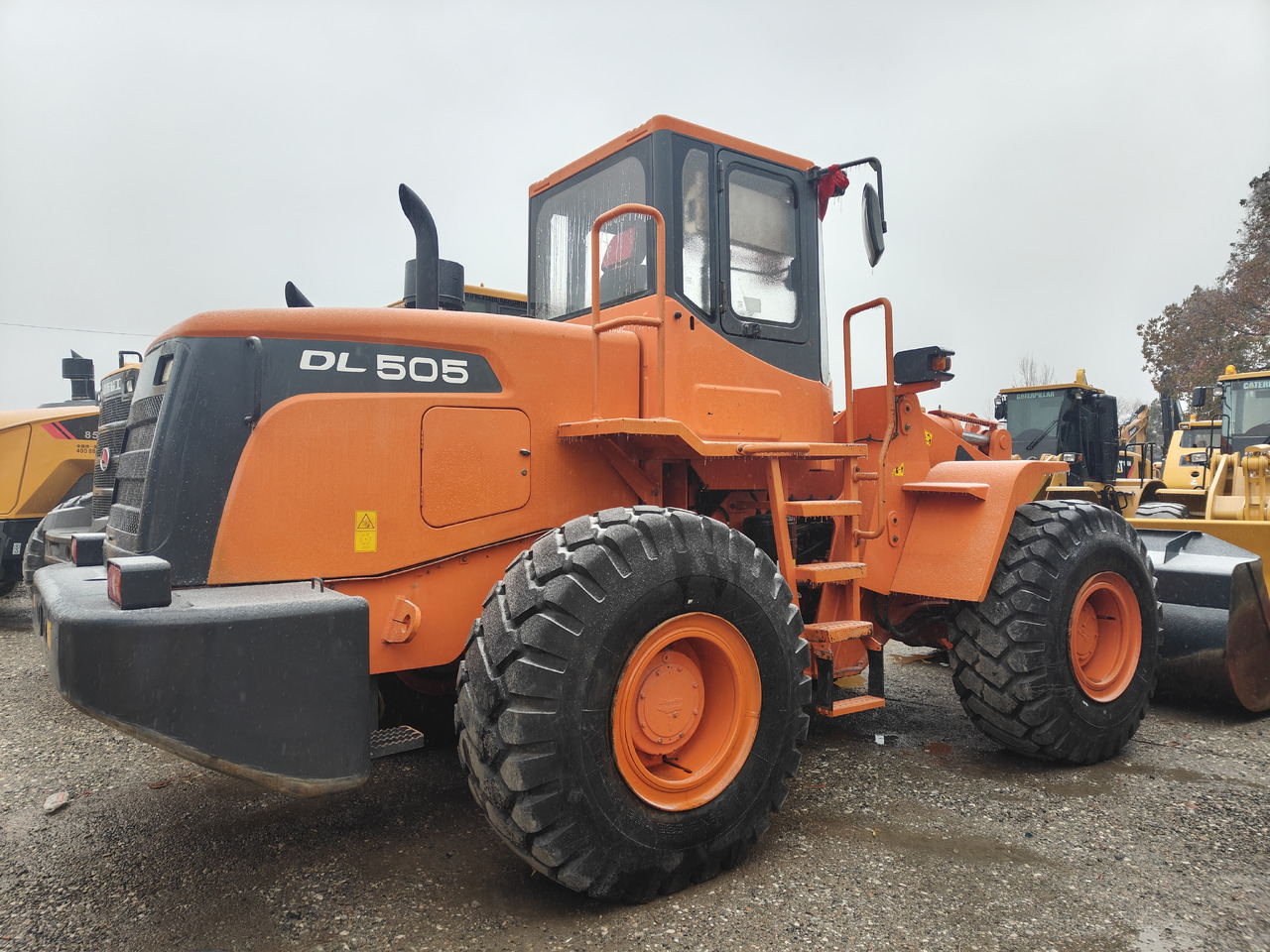 DOOSAN DL505 - Chargeuse sur pneus: photos 2 DOOSAN DL505 - Chargeuse sur pneus: photos 2