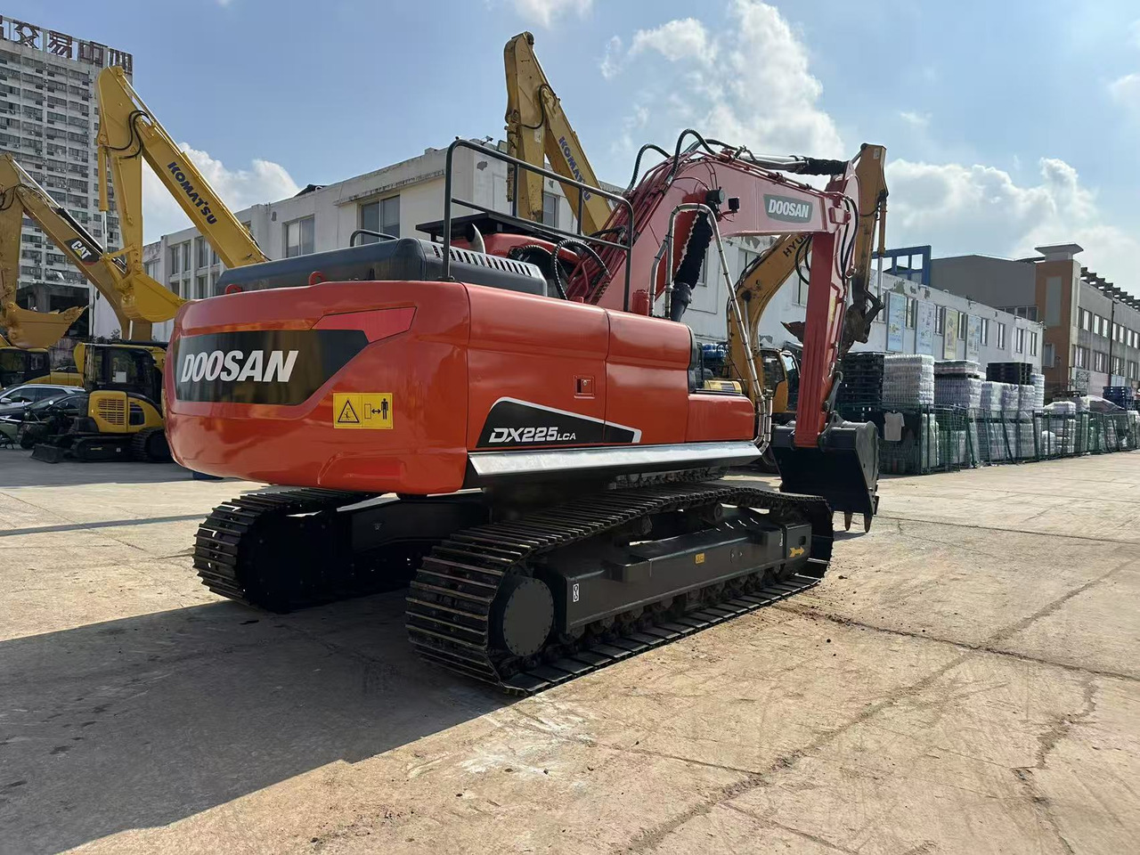 DOOSAN DX225LCA - Pelle sur chenille: photos 3 DOOSAN DX225LCA - Pelle sur chenille: photos 3