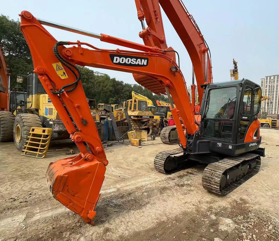 DOOSAN DX60-9C - Pelle sur chenille: photos 1 DOOSAN DX60-9C - Pelle sur chenille: photos 1