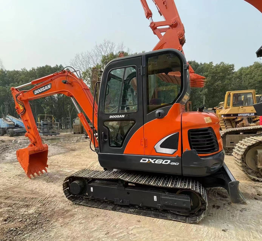 DOOSAN DX60-9C - Pelle sur chenille: photos 2 DOOSAN DX60-9C - Pelle sur chenille: photos 2