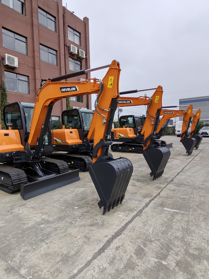 DOOSAN DX60E-10N - Pelle sur chenille: photos 1 DOOSAN DX60E-10N - Pelle sur chenille: photos 1