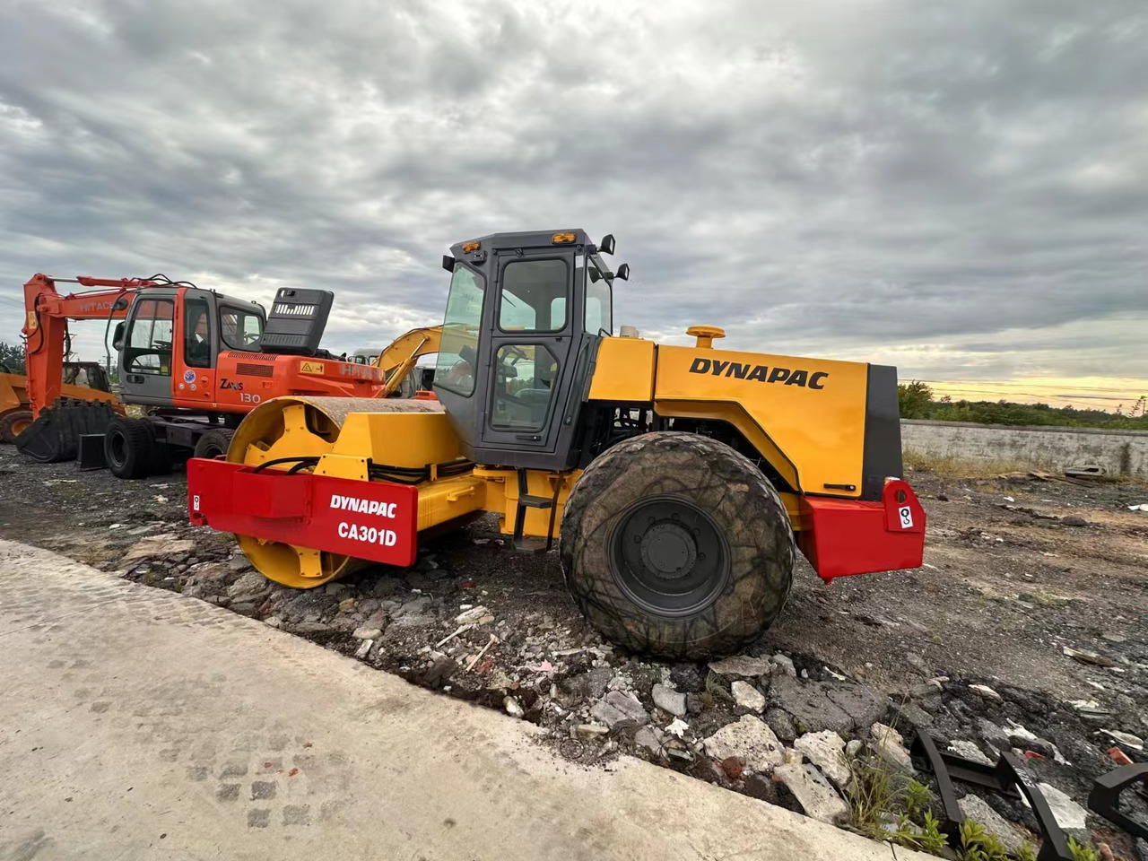 DYNAPAC CA301D - Rouleau compresseur: photos 2 DYNAPAC CA301D - Rouleau compresseur: photos 2