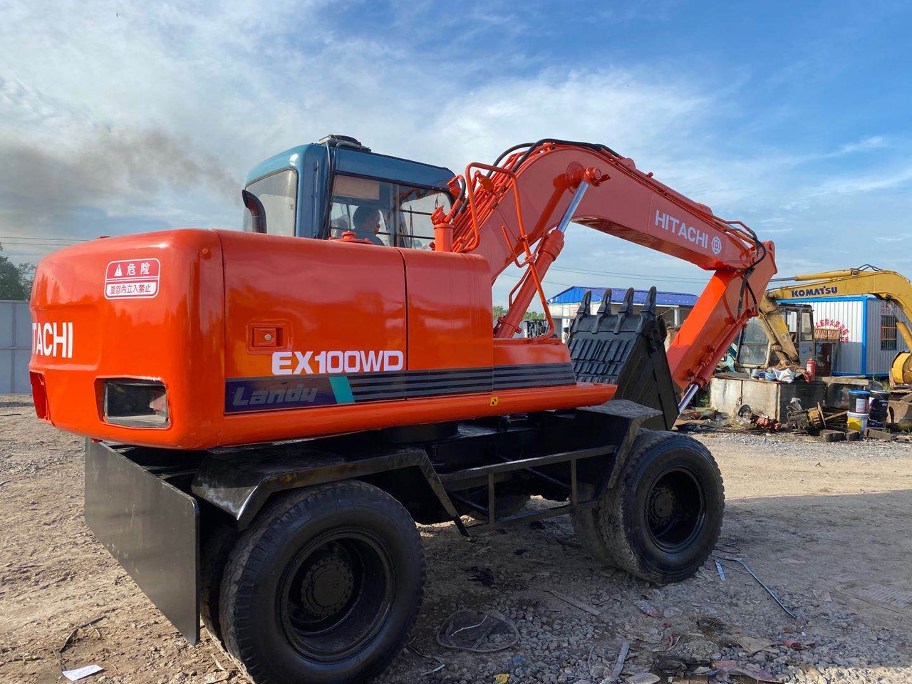 HITACHI EX100WD - Pelle sur pneus: photos 3 HITACHI EX100WD - Pelle sur pneus: photos 3
