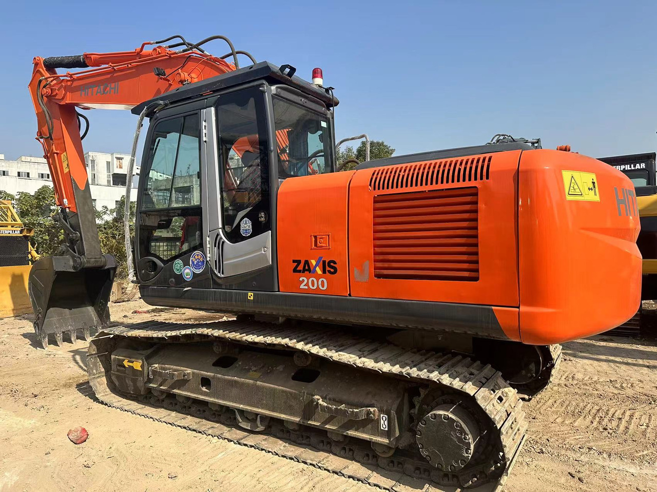 HITACHI ZX200-3 - Pelle sur chenille: photos 1 HITACHI ZX200-3 - Pelle sur chenille: photos 1