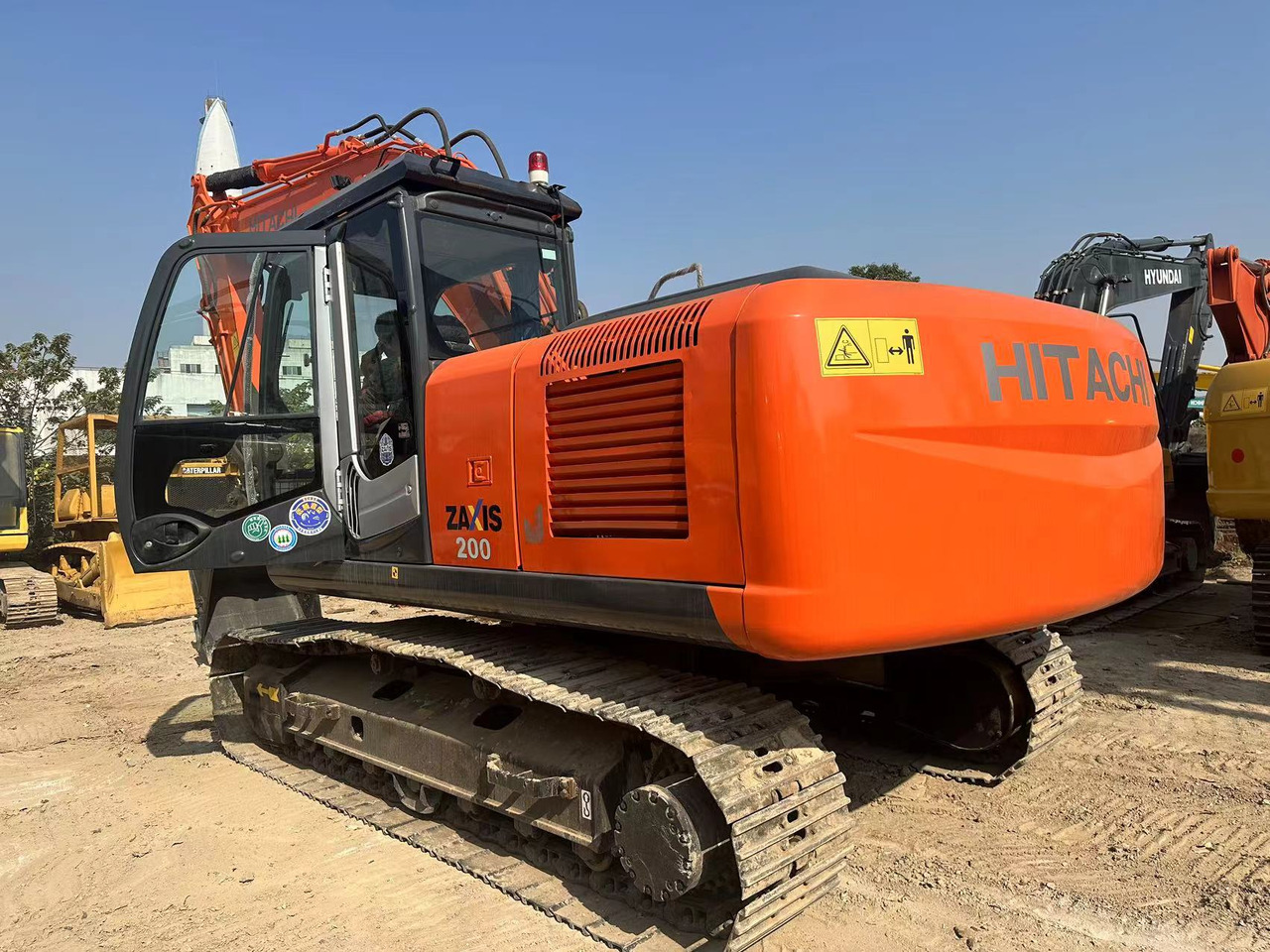 HITACHI ZX200-3 - Pelle sur chenille: photos 4 HITACHI ZX200-3 - Pelle sur chenille: photos 4