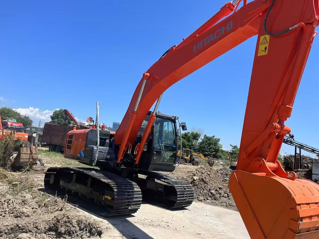 HITACHI ZX200-5G - Pelle sur chenille: photos 1 HITACHI ZX200-5G - Pelle sur chenille: photos 1
