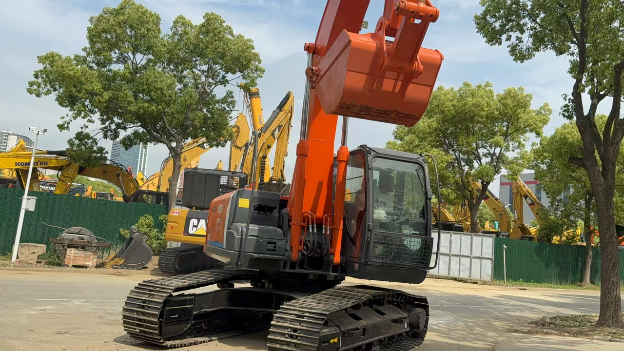 HITACHI ZX200 - Pelle sur chenille: photos 2 HITACHI ZX200 - Pelle sur chenille: photos 2