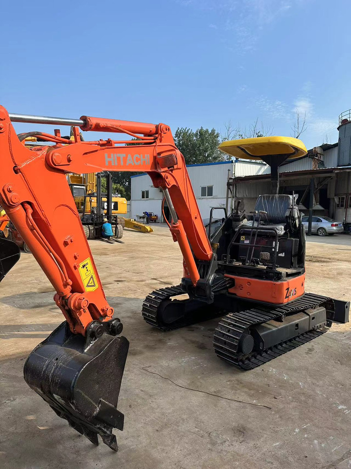 HITACHI ZX30 - Pelle sur chenille: photos 3 HITACHI ZX30 - Pelle sur chenille: photos 3