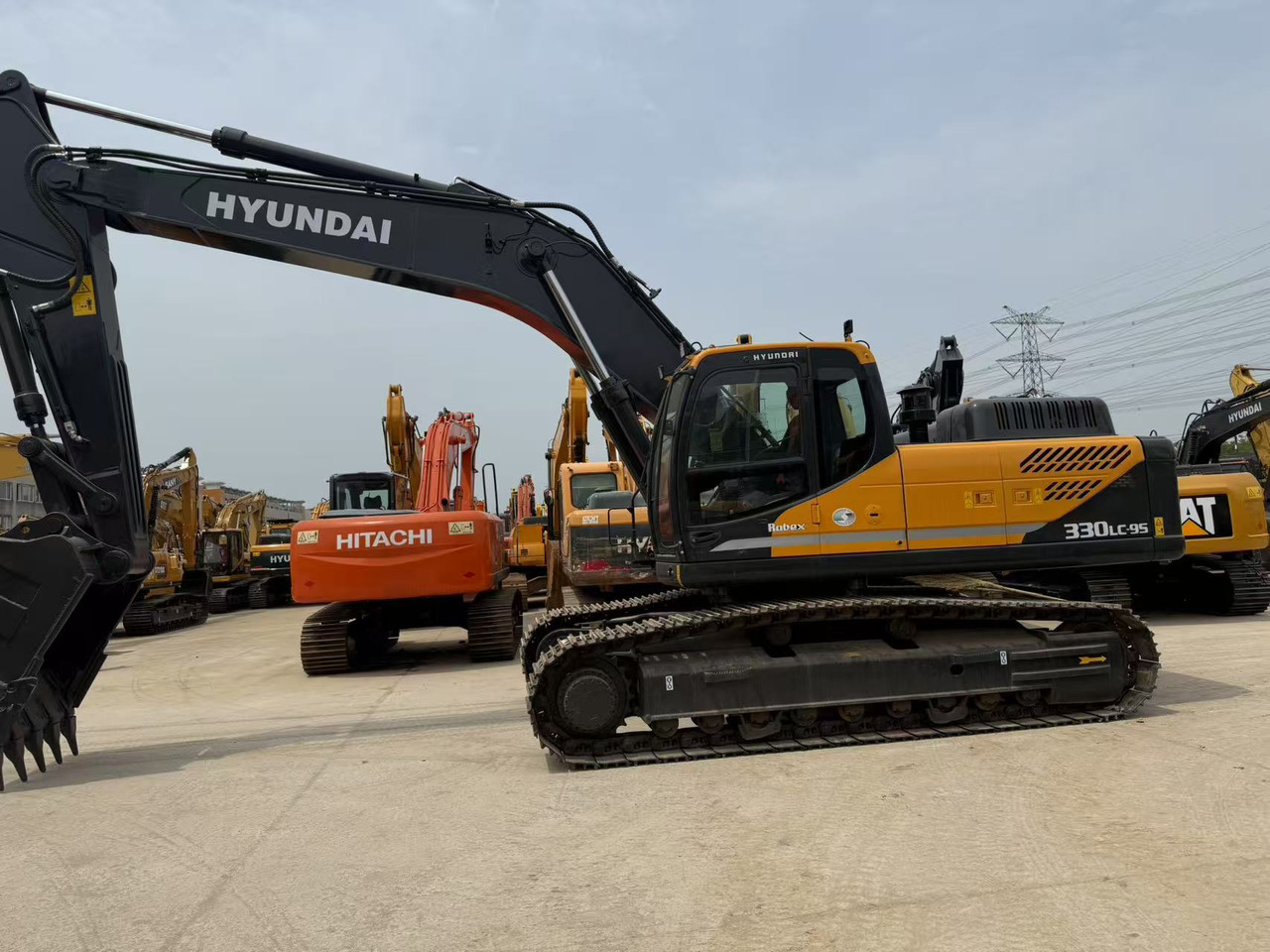 HYUNDAI R330LC-9S - Pelle sur chenille: photos 1 HYUNDAI R330LC-9S - Pelle sur chenille: photos 1