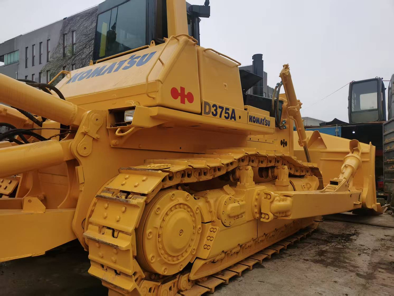 KOMATSU D375 - Bulldozer: photos 2 KOMATSU D375 - Bulldozer: photos 2