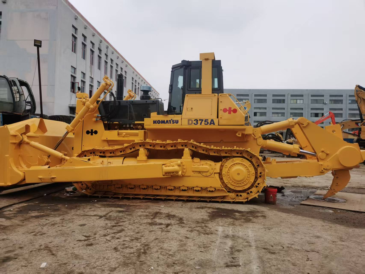 KOMATSU D375 - Bulldozer: photos 3 KOMATSU D375 - Bulldozer: photos 3
