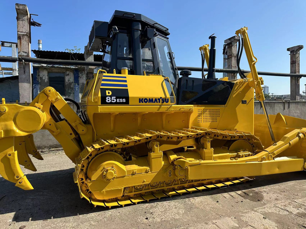 KOMATSU D85ESS - Bulldozer: photos 1 KOMATSU D85ESS - Bulldozer: photos 1