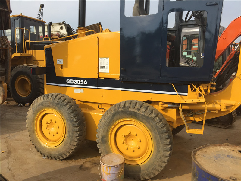 KOMATSU GD305 - Niveleuse: photos 4 KOMATSU GD305 - Niveleuse: photos 4
