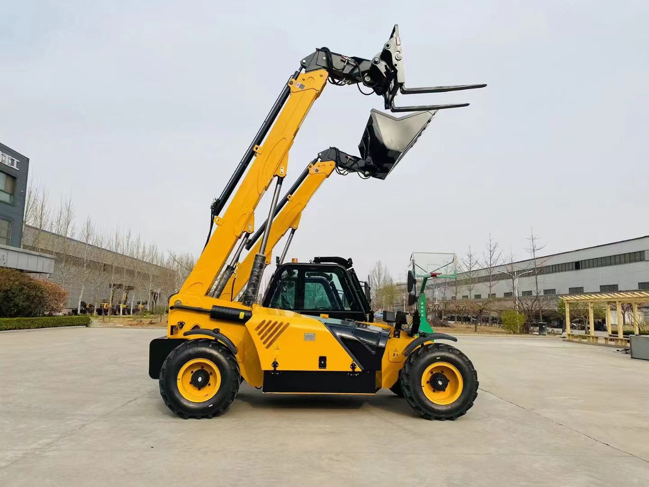 KOMATSU Longer boom - Chariot élévateur diesel: photos 2 KOMATSU Longer boom - Chariot élévateur diesel: photos 2