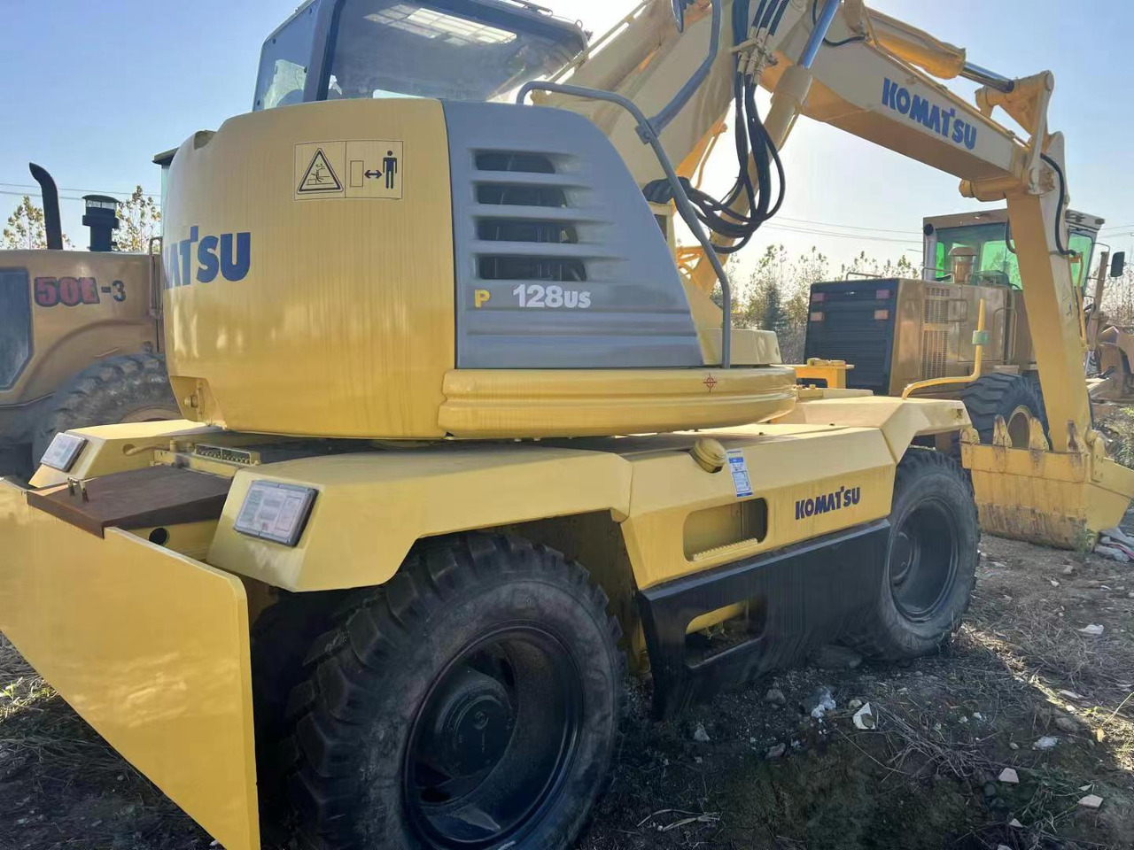KOMATSU PC128US - Pelle sur pneus: photos 2 KOMATSU PC128US - Pelle sur pneus: photos 2