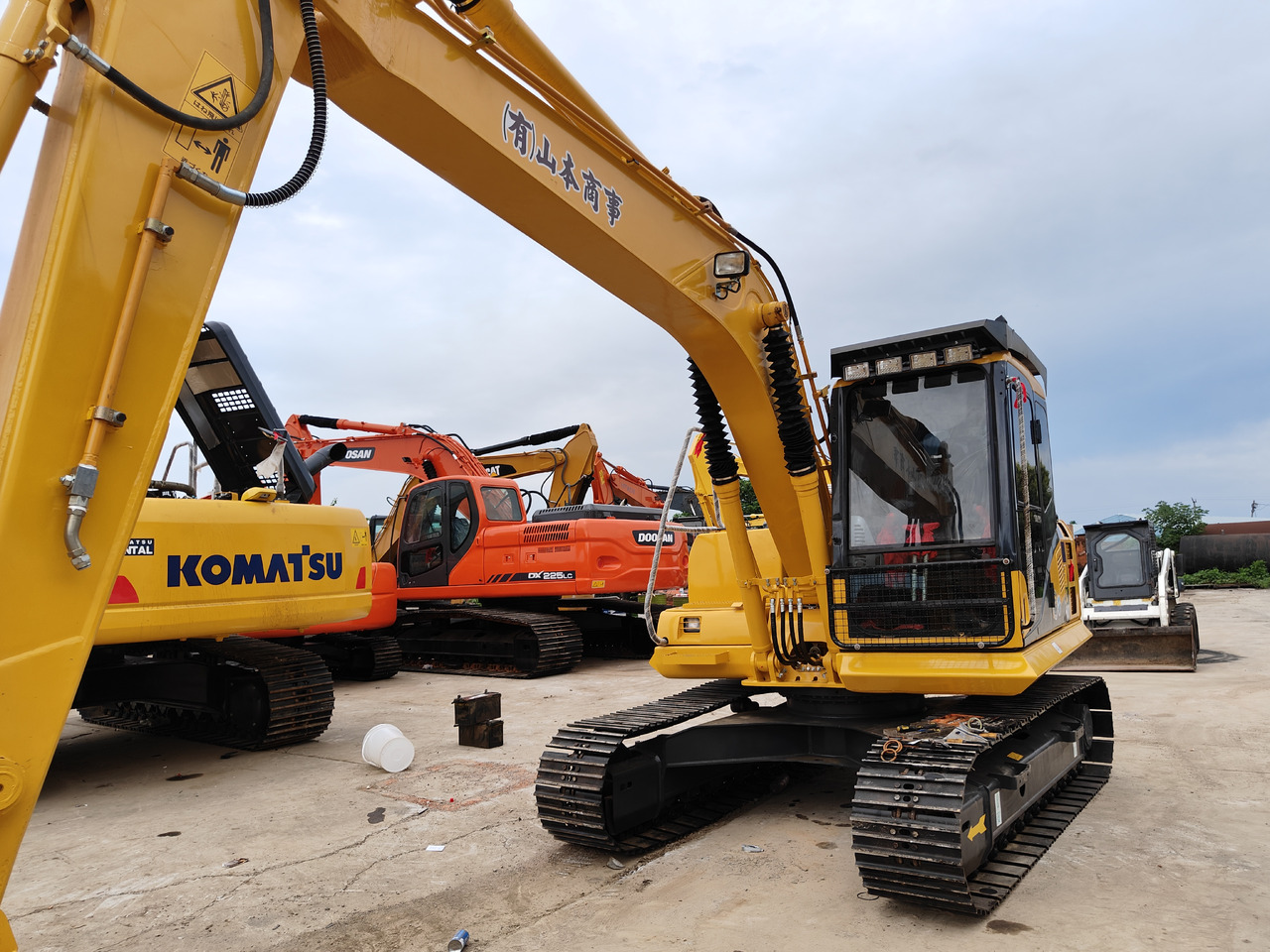 KOMATSU PC130-7 - Pelle sur chenille: photos 4 KOMATSU PC130-7 - Pelle sur chenille: photos 4