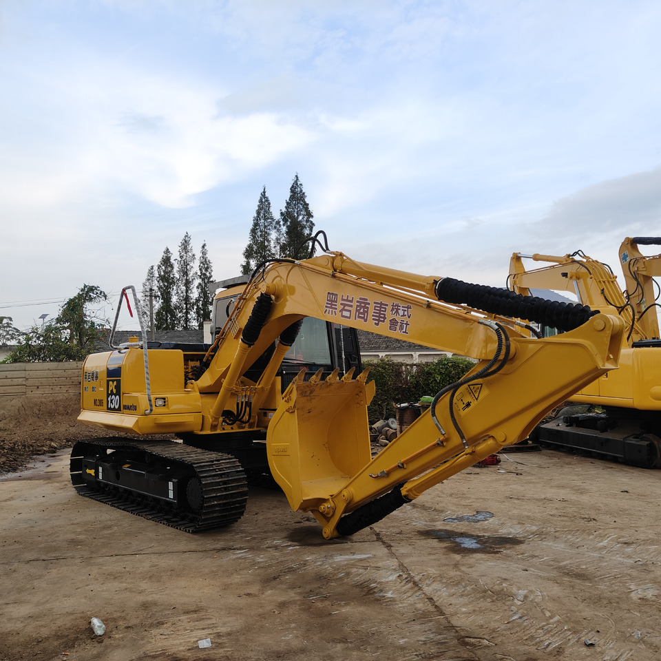 KOMATSU PC130-7 - Pelle sur chenille: photos 1 KOMATSU PC130-7 - Pelle sur chenille: photos 1