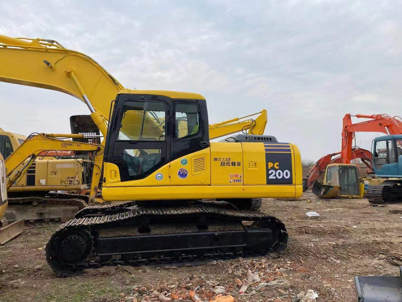 KOMATSU PC200-7 - Pelle sur chenille: photos 1 KOMATSU PC200-7 - Pelle sur chenille: photos 1