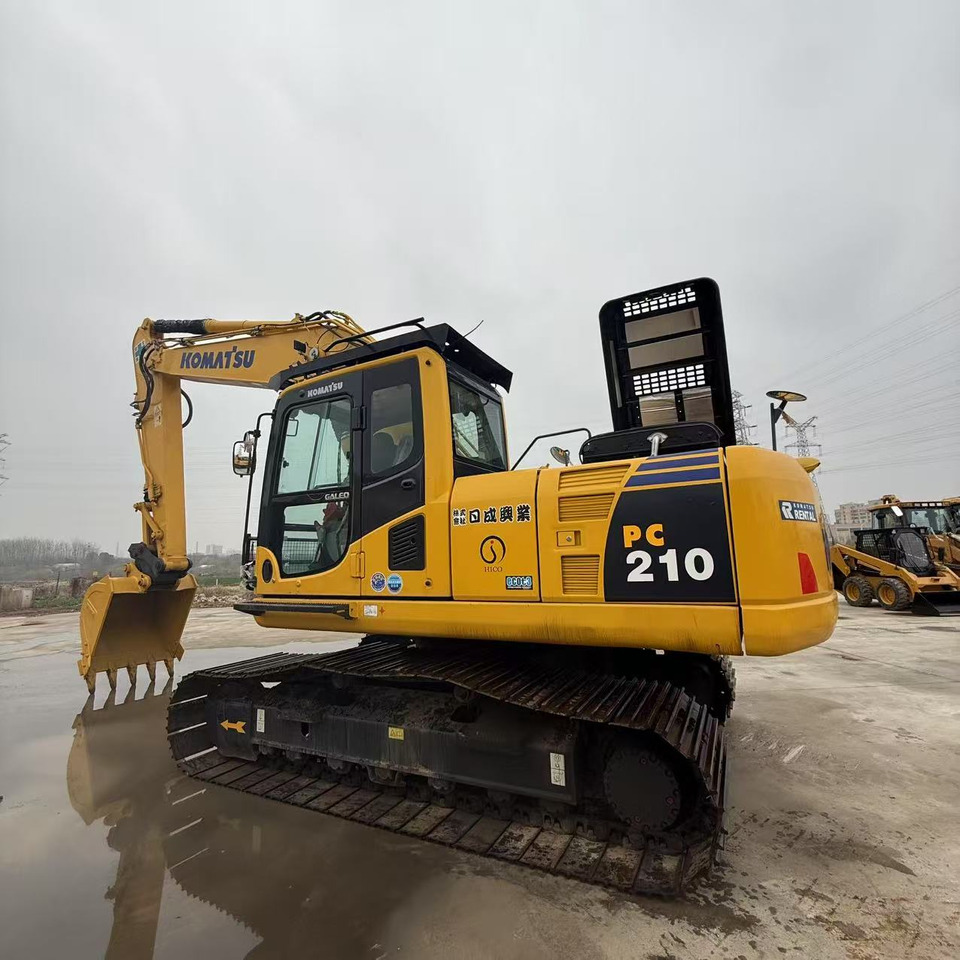 KOMATSU PC210-8 - Pelle sur chenille: photos 1 KOMATSU PC210-8 - Pelle sur chenille: photos 1