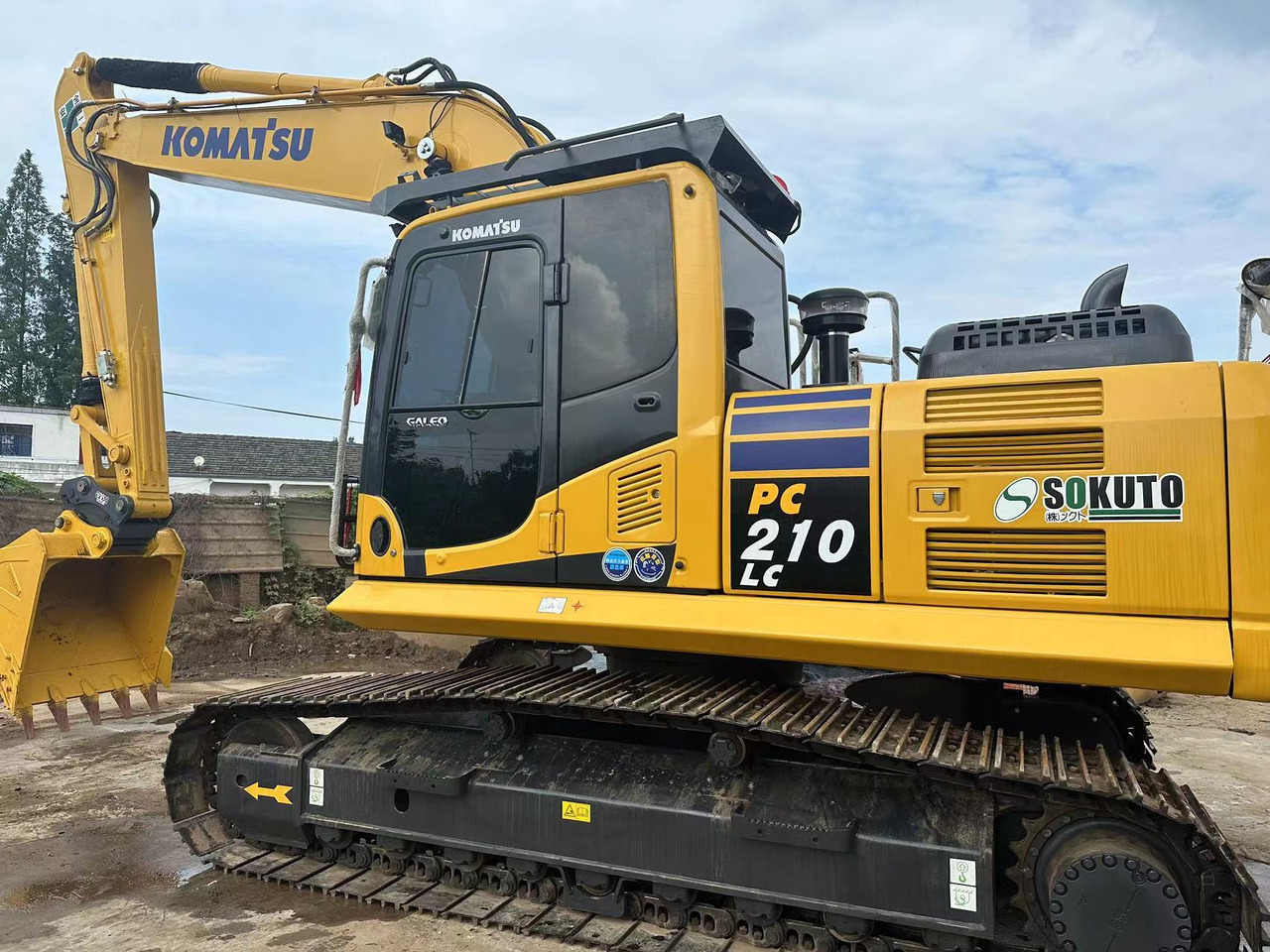 KOMATSU PC210-8 - Pelle sur chenille: photos 4 KOMATSU PC210-8 - Pelle sur chenille: photos 4
