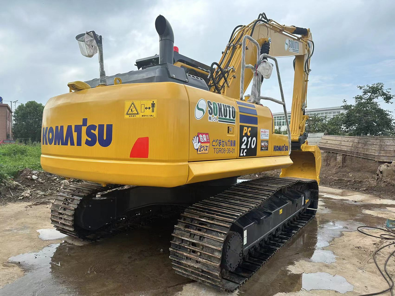 KOMATSU PC210-8 - Pelle sur chenille: photos 2 KOMATSU PC210-8 - Pelle sur chenille: photos 2