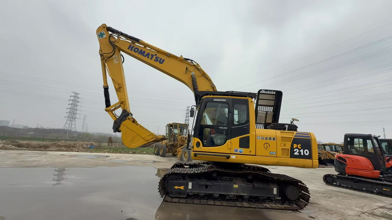 KOMATSU PC210-8 - Pelle sur chenille: photos 4 KOMATSU PC210-8 - Pelle sur chenille: photos 4