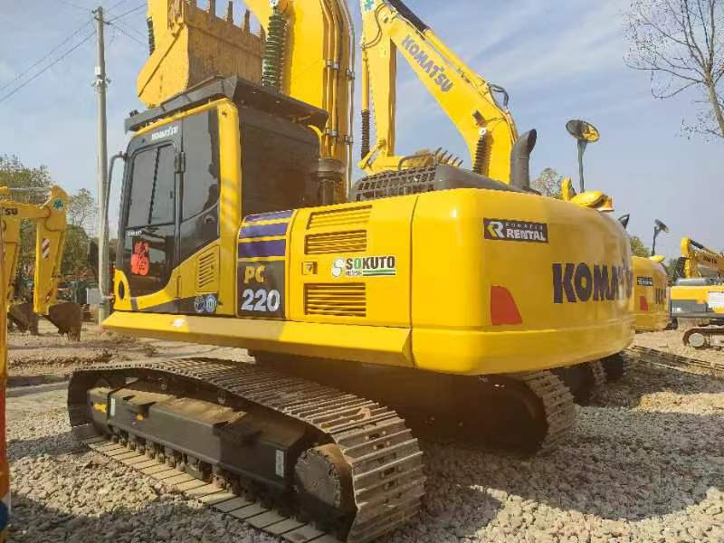 KOMATSU PC220-8 - Pelle sur chenille: photos 2 KOMATSU PC220-8 - Pelle sur chenille: photos 2