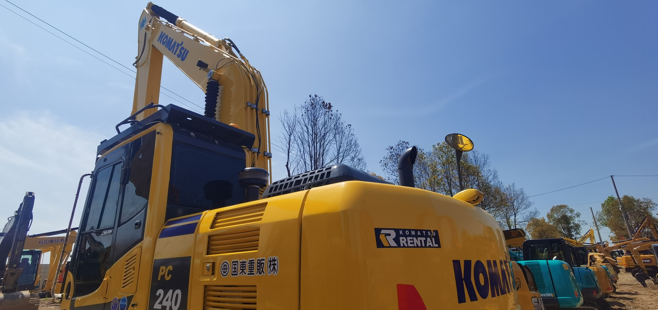 KOMATSU PC240-8 - Pelle sur chenille: photos 4 KOMATSU PC240-8 - Pelle sur chenille: photos 4