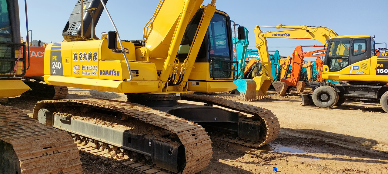 KOMATSU PC240-8 - Pelle sur chenille: photos 4 KOMATSU PC240-8 - Pelle sur chenille: photos 4