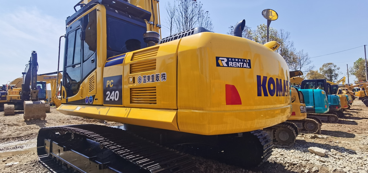 KOMATSU PC240-8 - Pelle sur chenille: photos 1 KOMATSU PC240-8 - Pelle sur chenille: photos 1