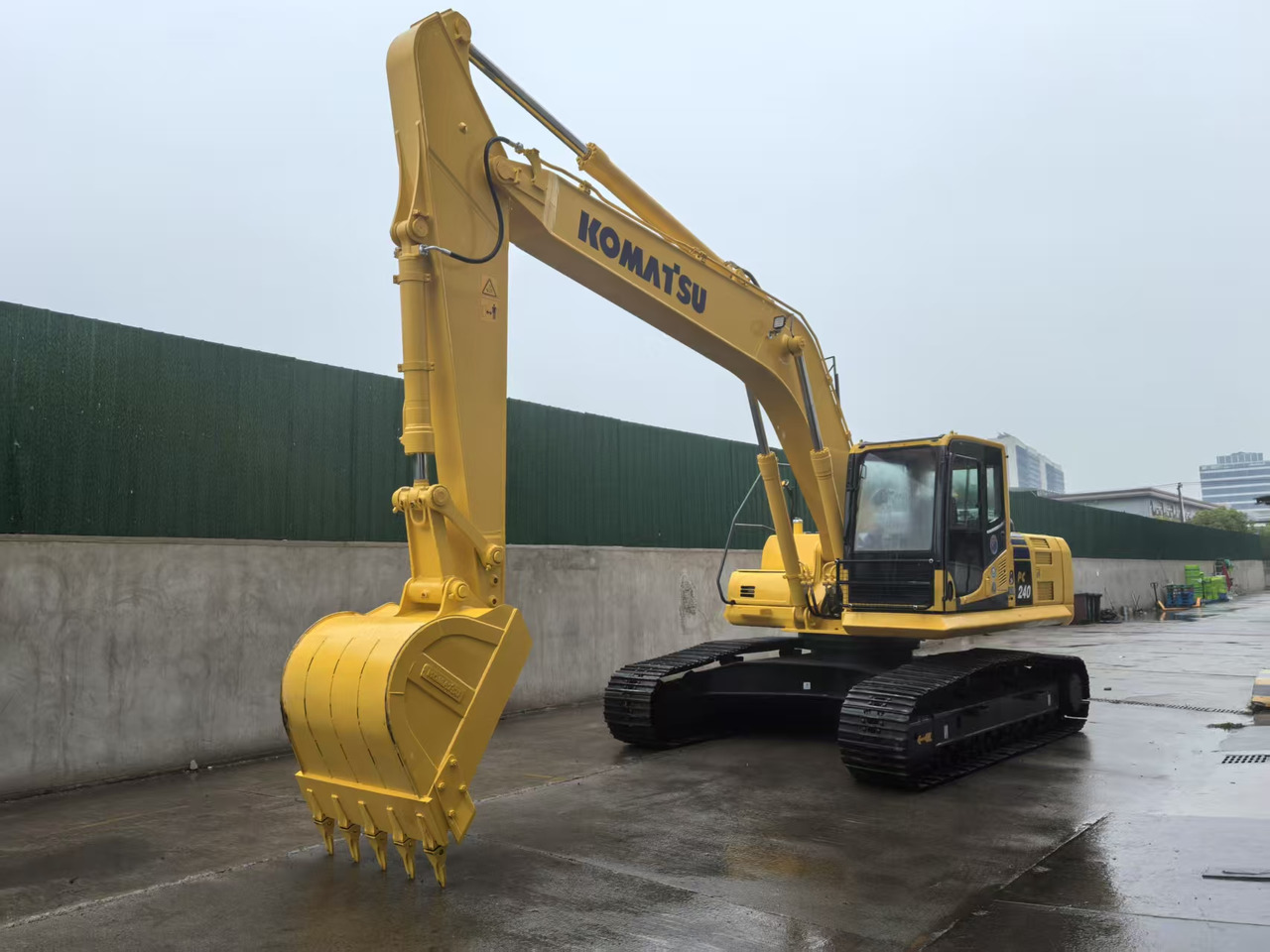 KOMATSU PC240LC-8M0 - Pelle sur chenille: photos 2 KOMATSU PC240LC-8M0 - Pelle sur chenille: photos 2