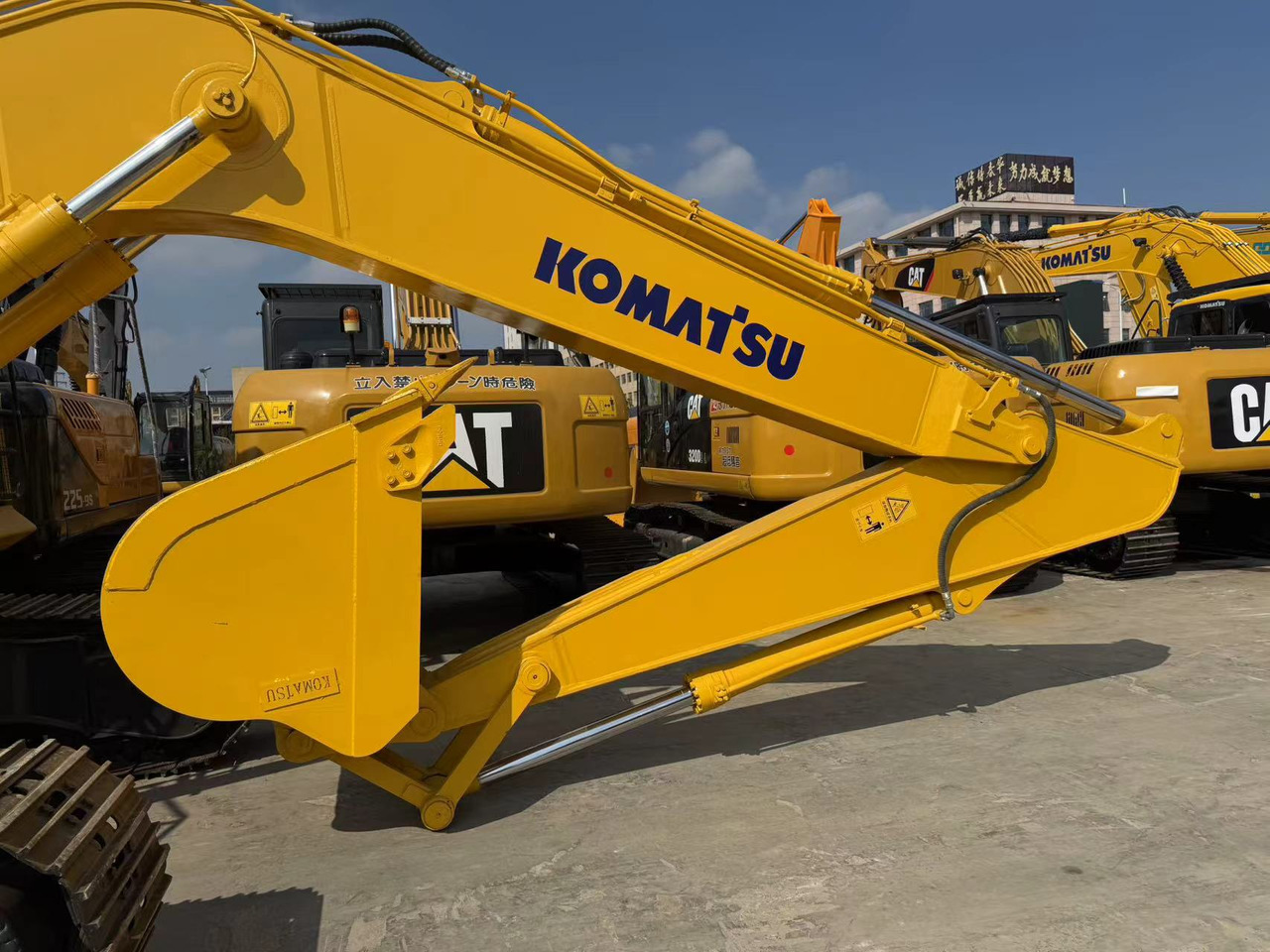 KOMATSU PC300-8 - Pelle sur chenille: photos 4 KOMATSU PC300-8 - Pelle sur chenille: photos 4