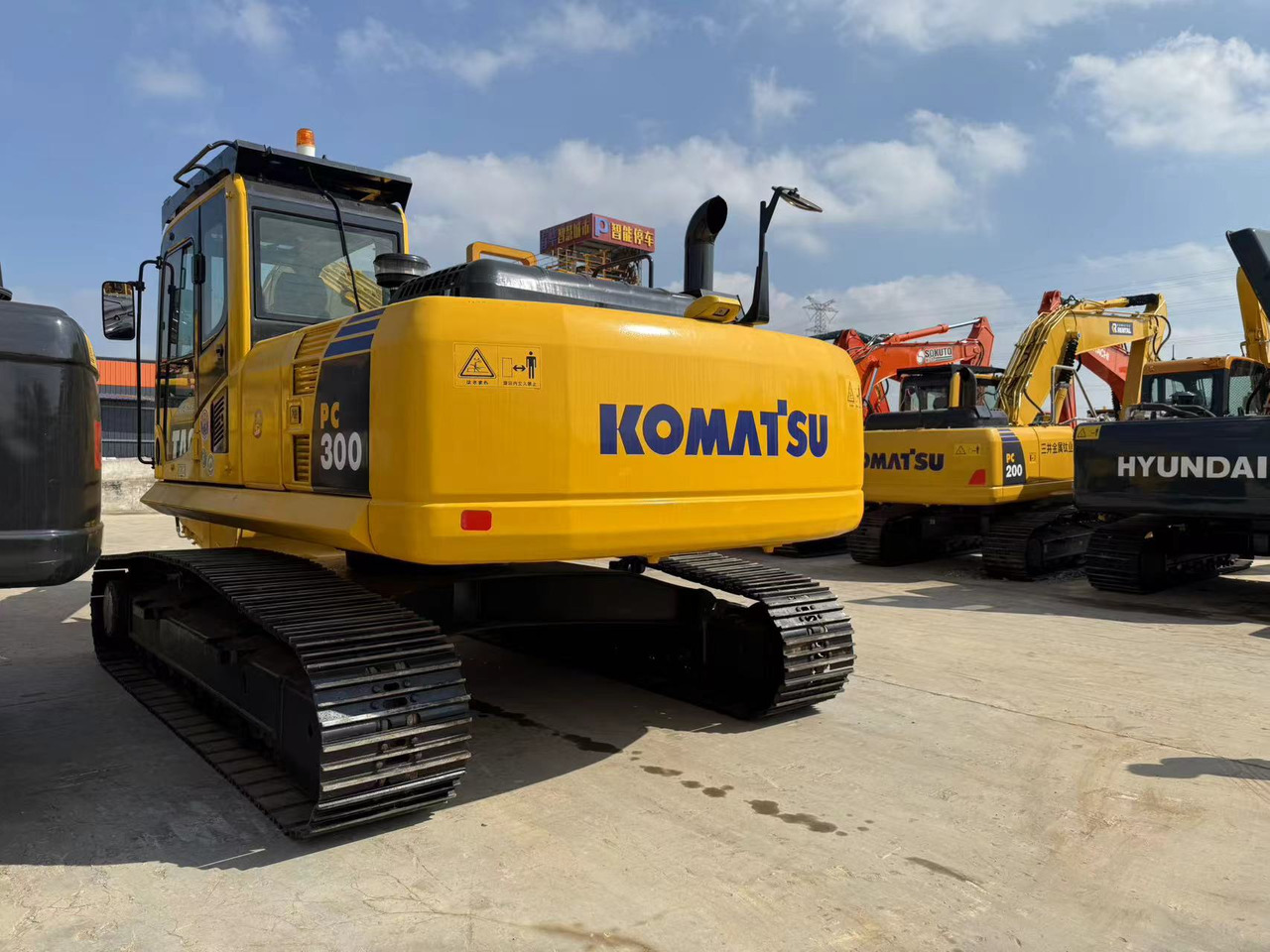 KOMATSU PC300-8 - Pelle sur chenille: photos 2 KOMATSU PC300-8 - Pelle sur chenille: photos 2