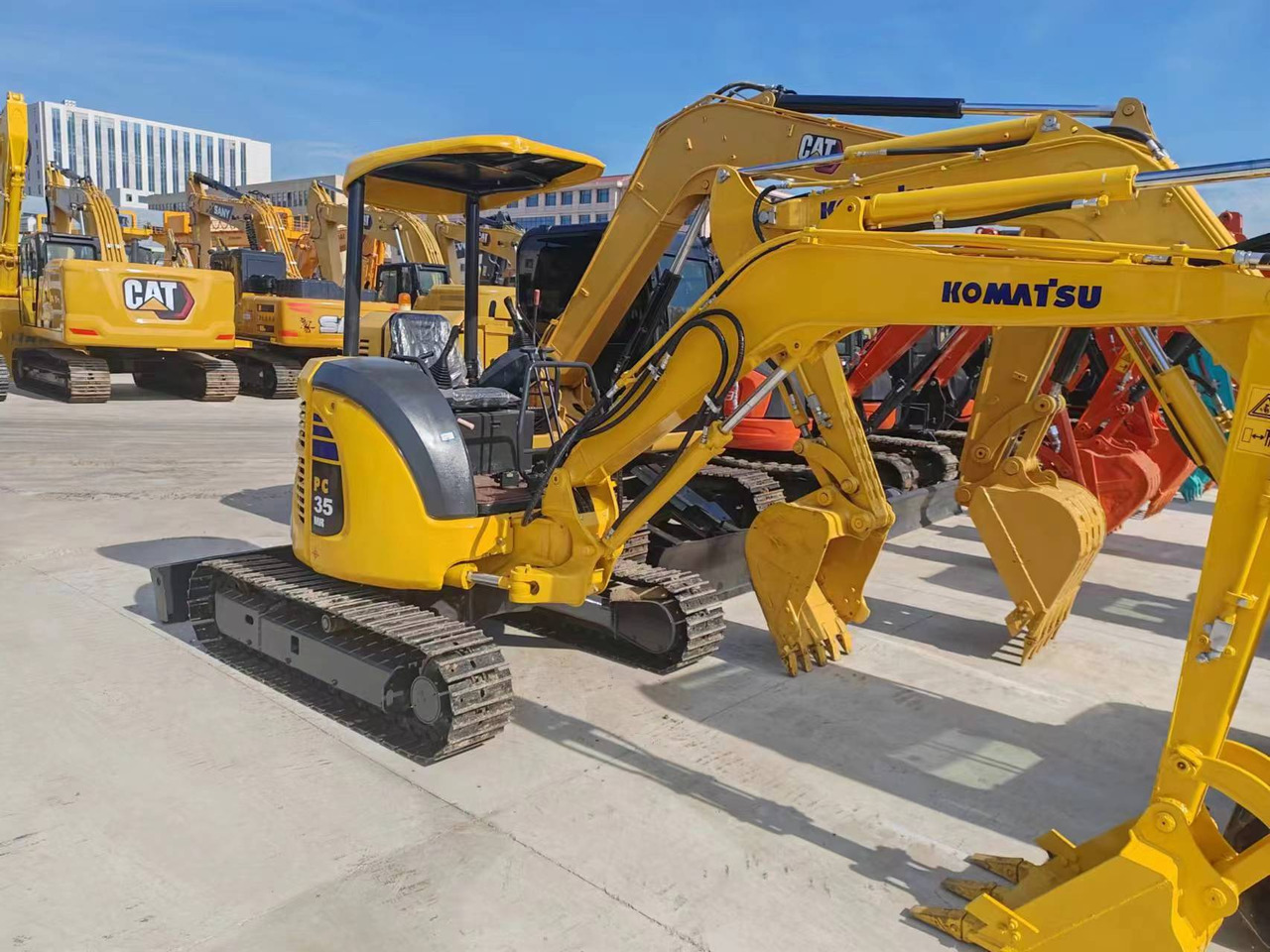 KOMATSU PC35 - Pelle sur chenille: photos 2 KOMATSU PC35 - Pelle sur chenille: photos 2