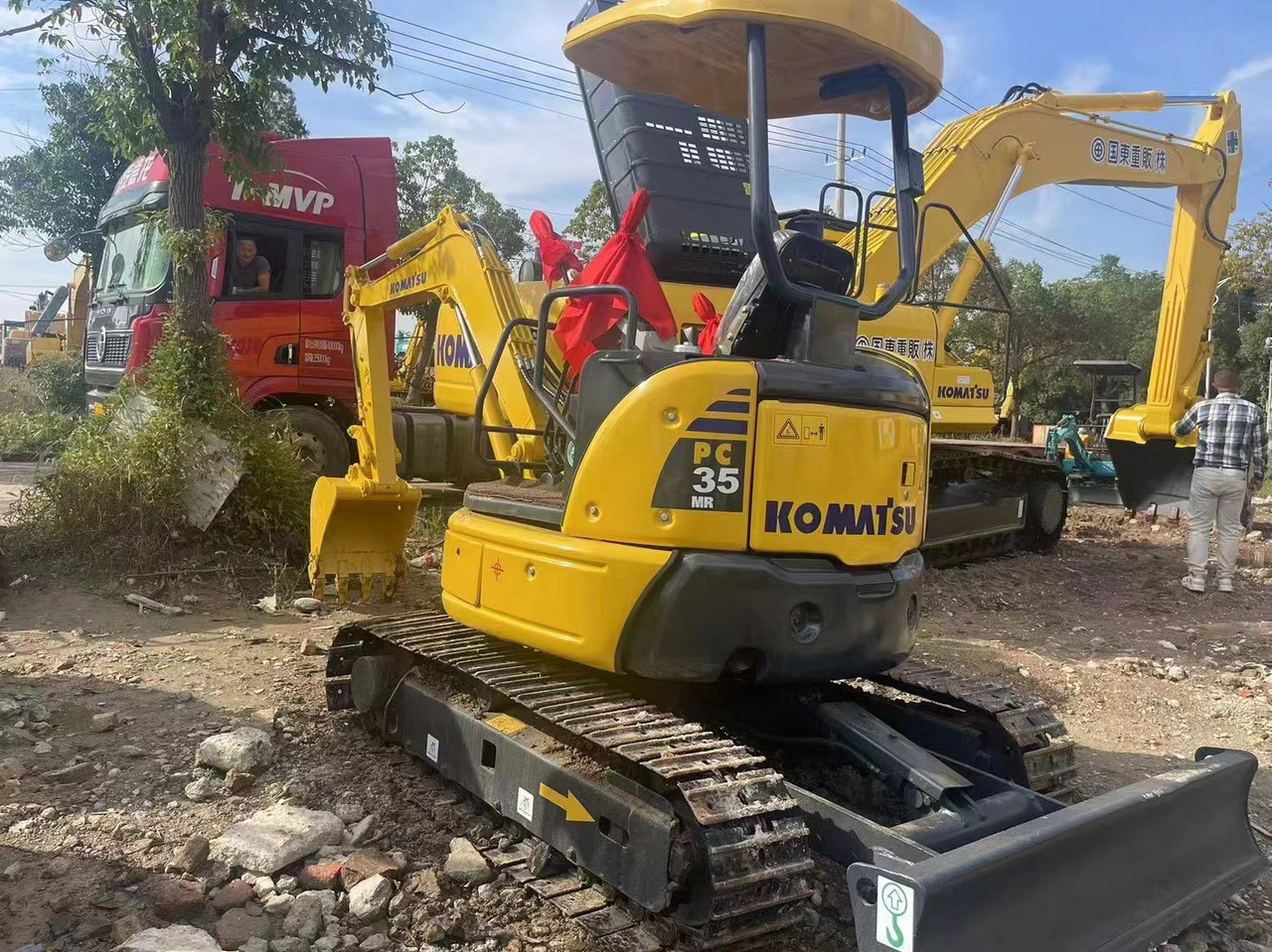KOMATSU PC35 - Pelle sur chenille: photos 4 KOMATSU PC35 - Pelle sur chenille: photos 4