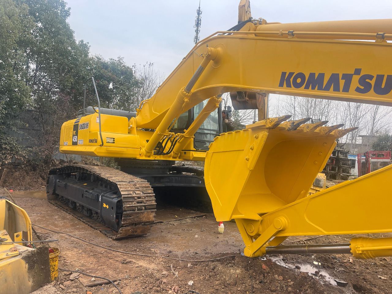 KOMATSU PC450-7 - Pelle sur chenille: photos 5 KOMATSU PC450-7 - Pelle sur chenille: photos 5