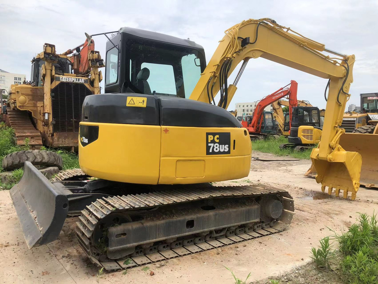KOMATSU PC70-8 - Mini pelle: photos 1 KOMATSU PC70-8 - Mini pelle: photos 1