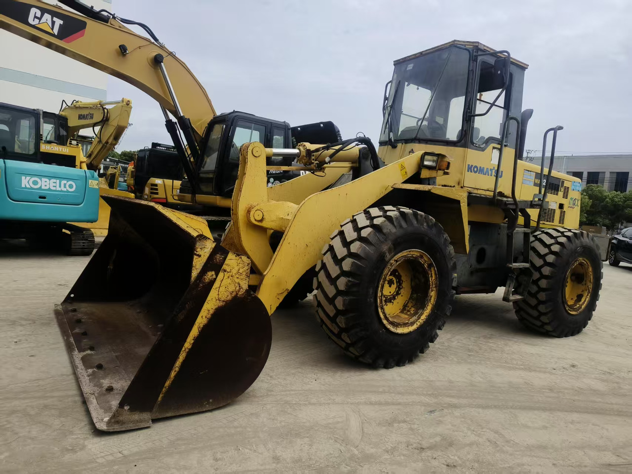 KOMATSU WA320-3 - Chargeuse sur pneus: photos 3 KOMATSU WA320-3 - Chargeuse sur pneus: photos 3