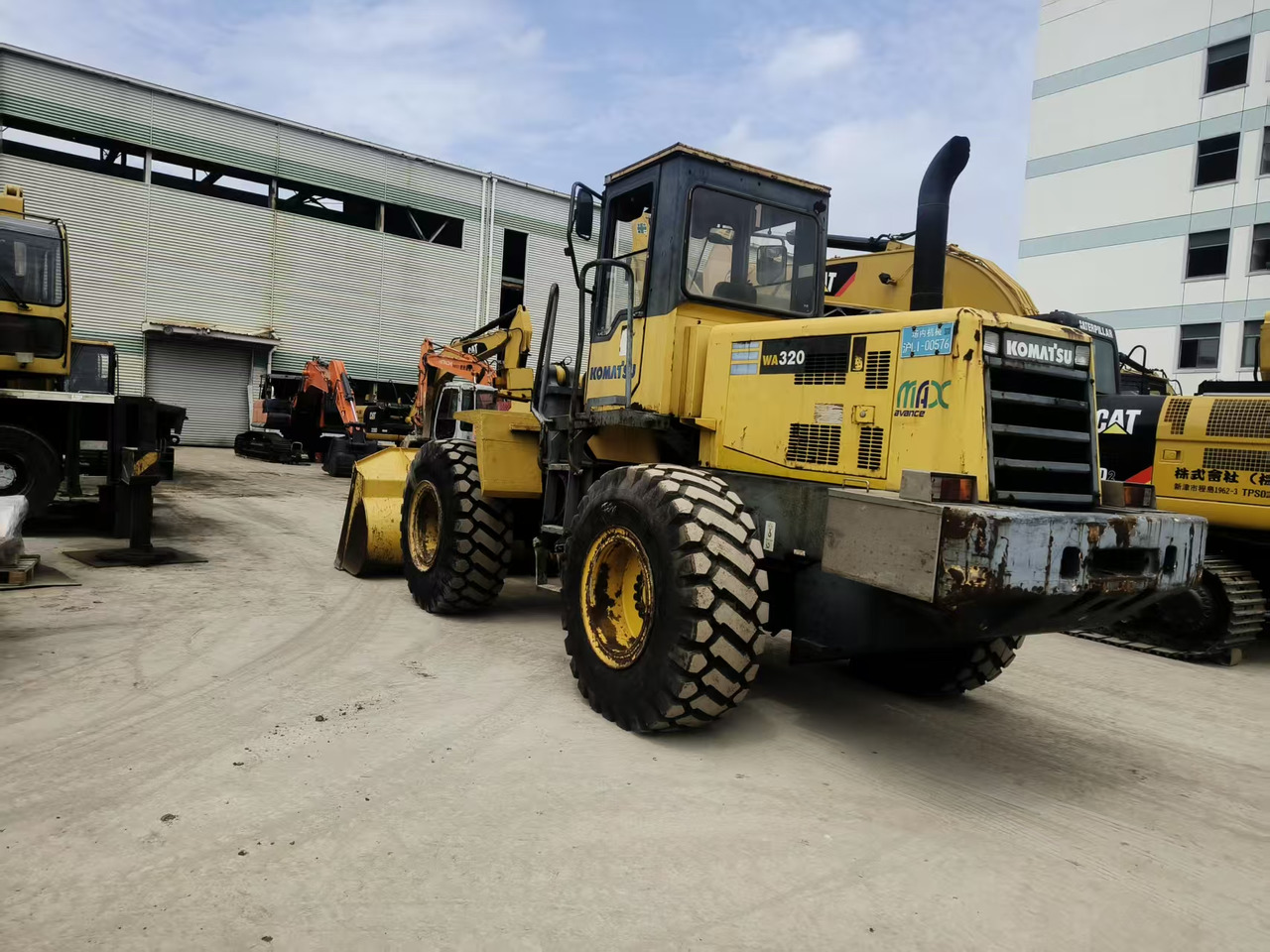 KOMATSU WA320-3 - Chargeuse sur pneus: photos 4 KOMATSU WA320-3 - Chargeuse sur pneus: photos 4