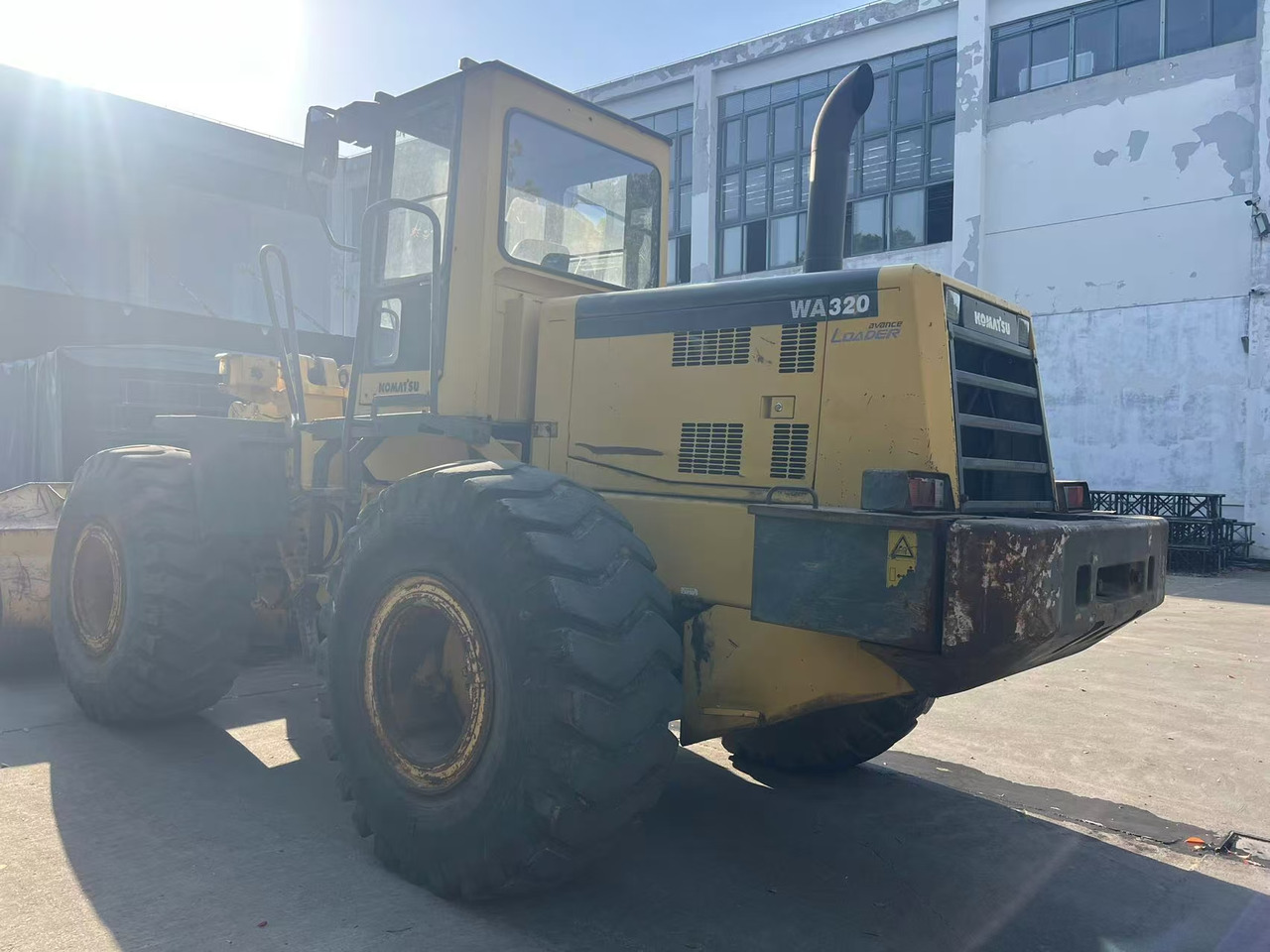 KOMATSU WA320-3 - Chargeuse sur pneus: photos 2 KOMATSU WA320-3 - Chargeuse sur pneus: photos 2