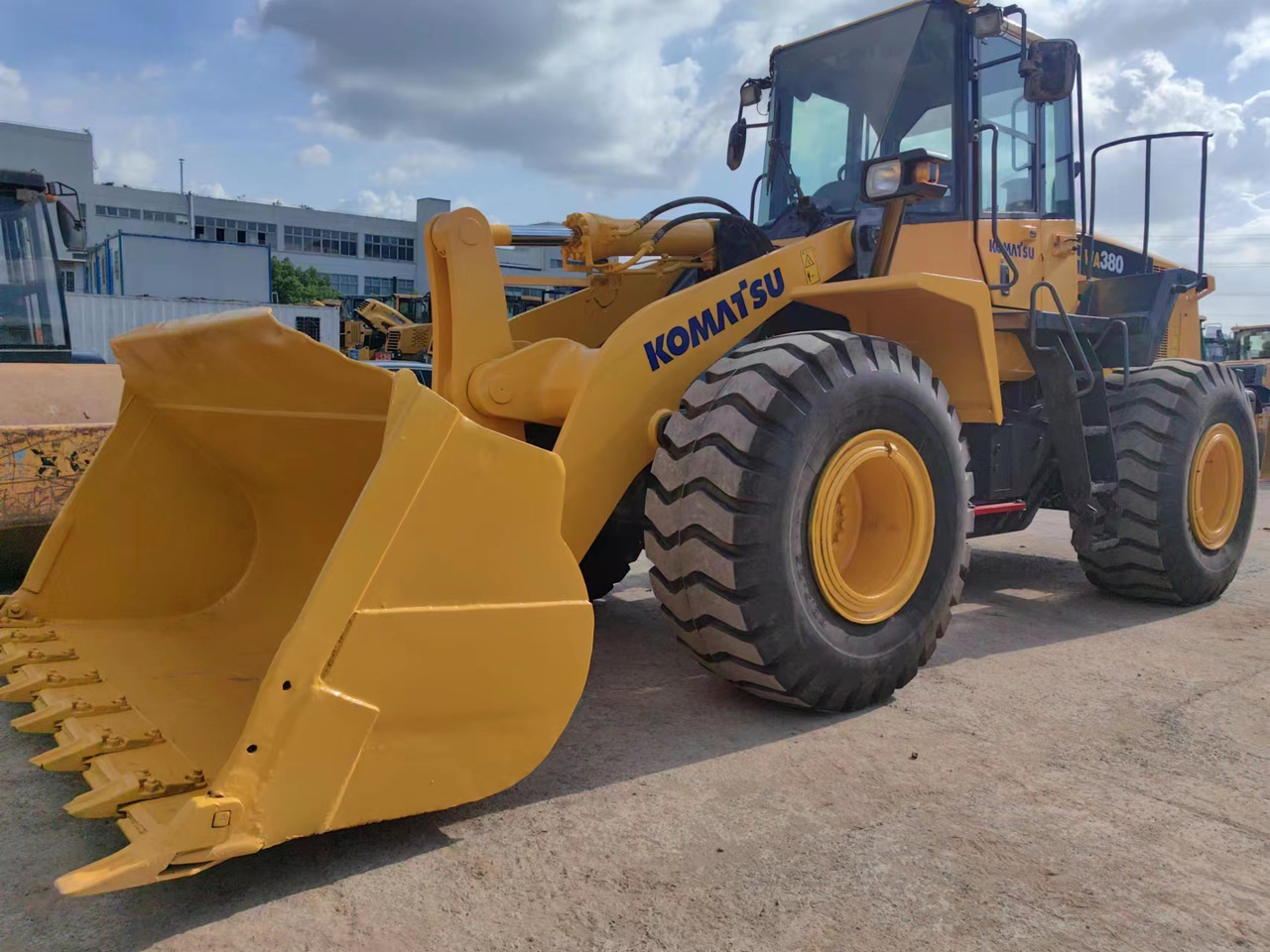 KOMATSU WA380-6 - Chargeuse sur pneus: photos 5 KOMATSU WA380-6 - Chargeuse sur pneus: photos 5