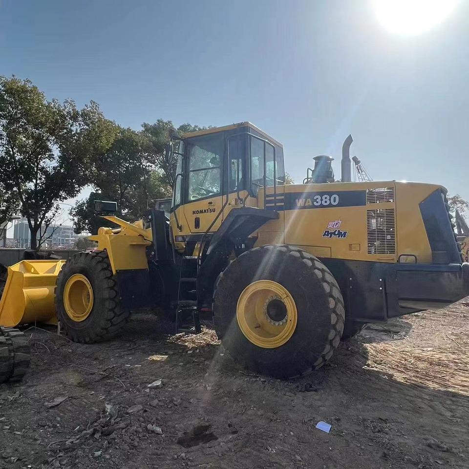 KOMATSU WA380-6 - Chargeuse sur pneus: photos 1 KOMATSU WA380-6 - Chargeuse sur pneus: photos 1