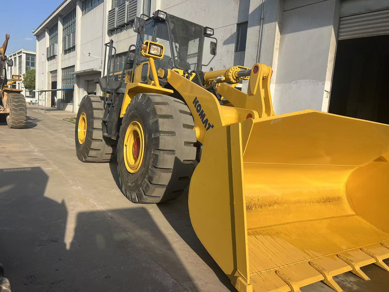 KOMATSU WA470-3 - Chargeuse sur pneus: photos 3 KOMATSU WA470-3 - Chargeuse sur pneus: photos 3