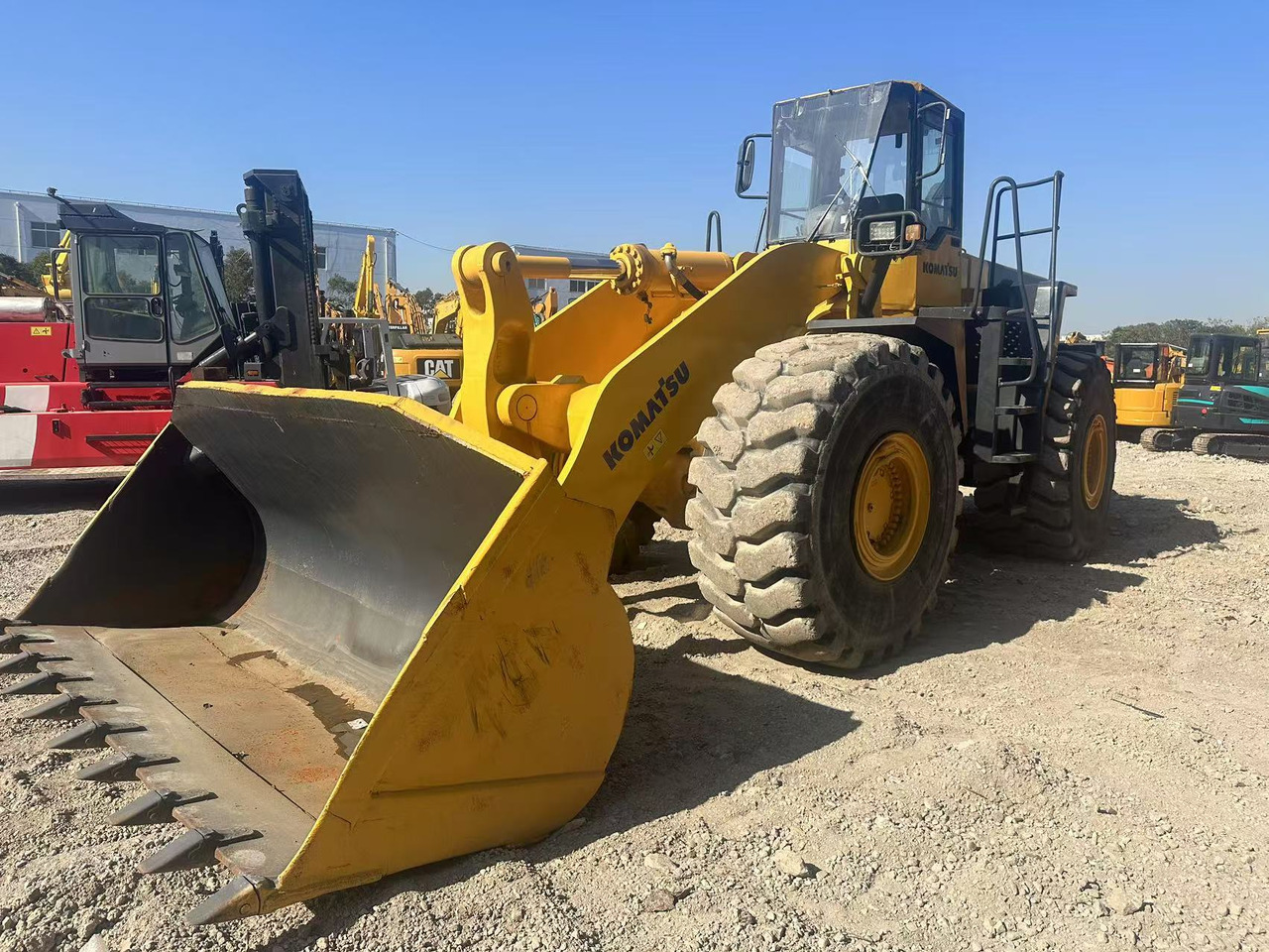 KOMATSU WA500-3 - Chargeuse sur pneus: photos 4 KOMATSU WA500-3 - Chargeuse sur pneus: photos 4