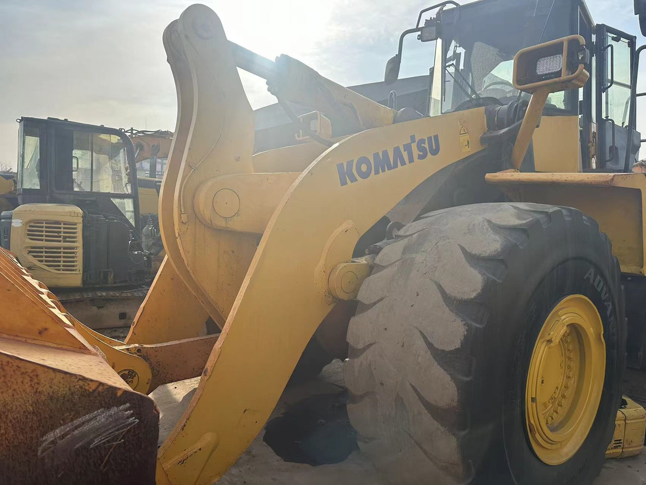 KOMATSU WA500-3 - Chargeuse sur pneus: photos 2 KOMATSU WA500-3 - Chargeuse sur pneus: photos 2