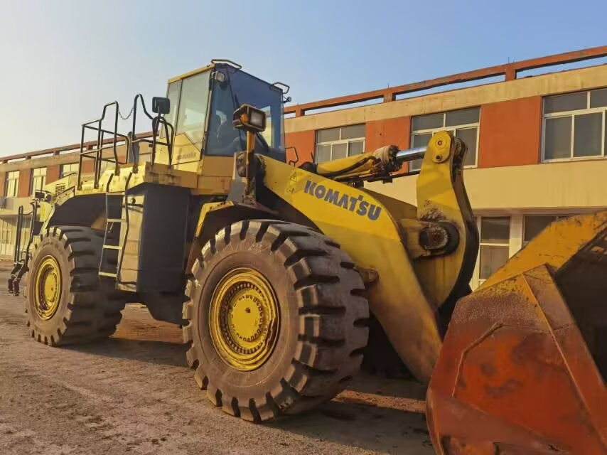KOMATSU WA600-6 - Chargeuse sur pneus: photos 1 KOMATSU WA600-6 - Chargeuse sur pneus: photos 1