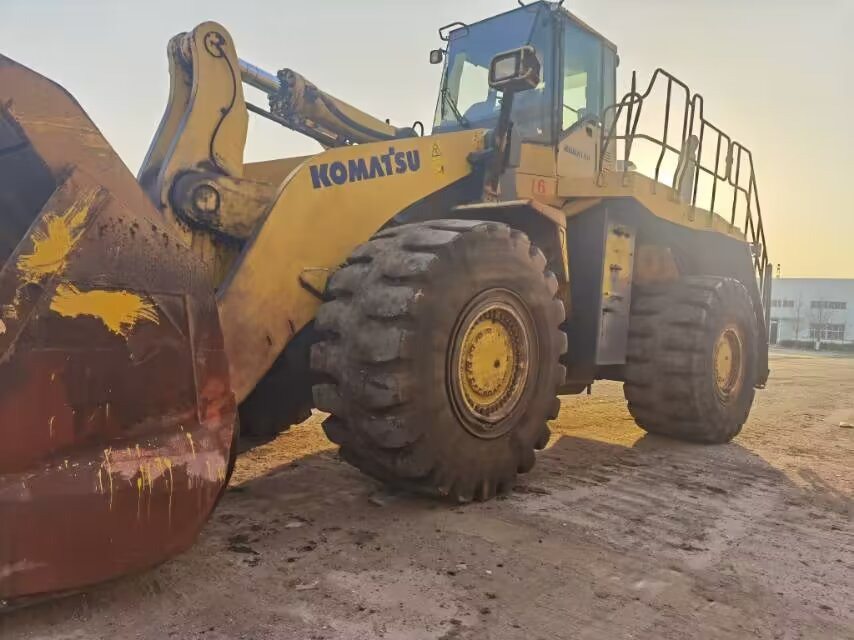 KOMATSU WA600-6 - Chargeuse sur pneus: photos 2 KOMATSU WA600-6 - Chargeuse sur pneus: photos 2